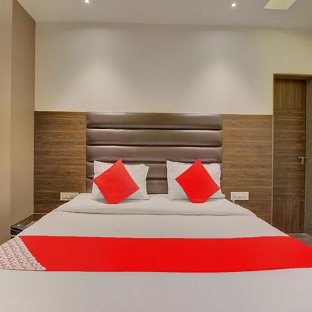 Oyo 35844 Hotel Lotus Residency Sāngli Eksteriør bilde
