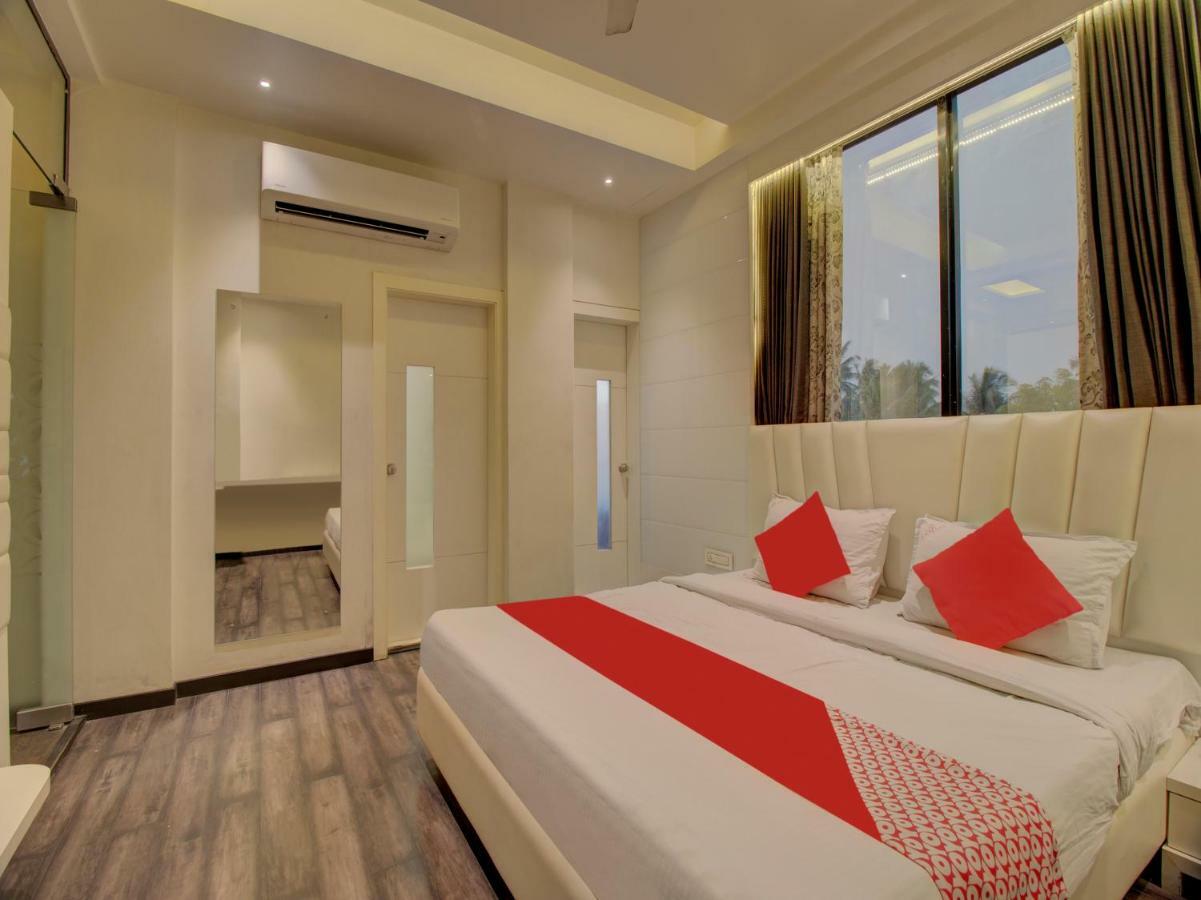 Oyo 35844 Hotel Lotus Residency Sāngli Eksteriør bilde