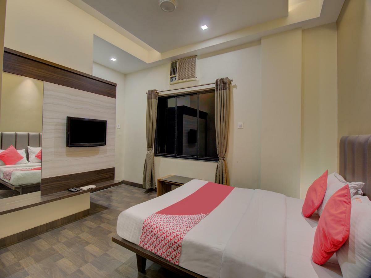 Oyo 35844 Hotel Lotus Residency Sāngli Eksteriør bilde