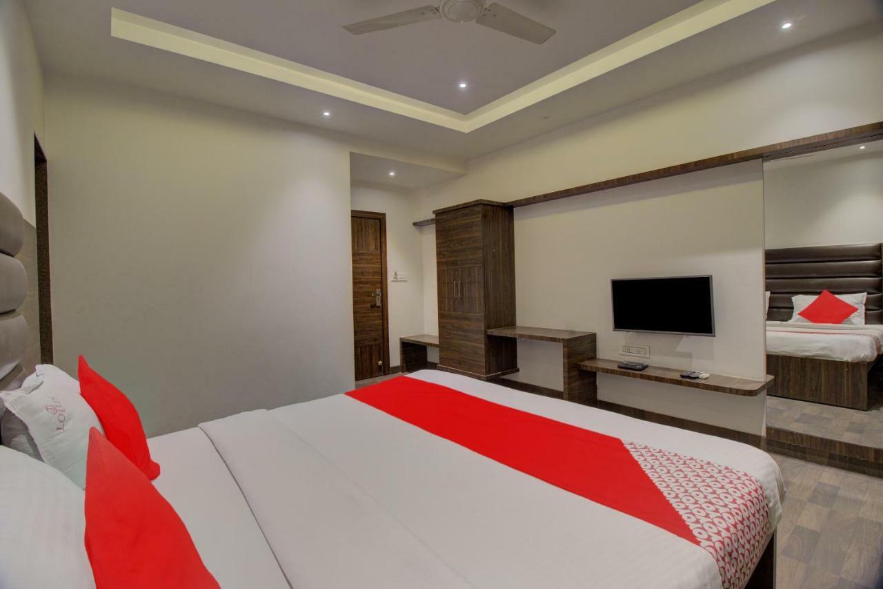 Oyo 35844 Hotel Lotus Residency Sāngli Eksteriør bilde