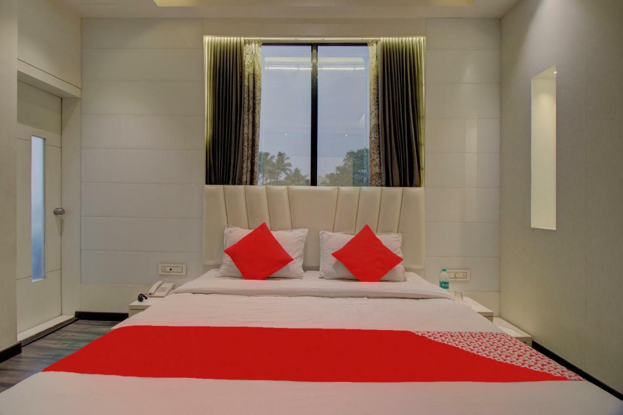 Oyo 35844 Hotel Lotus Residency Sāngli Eksteriør bilde