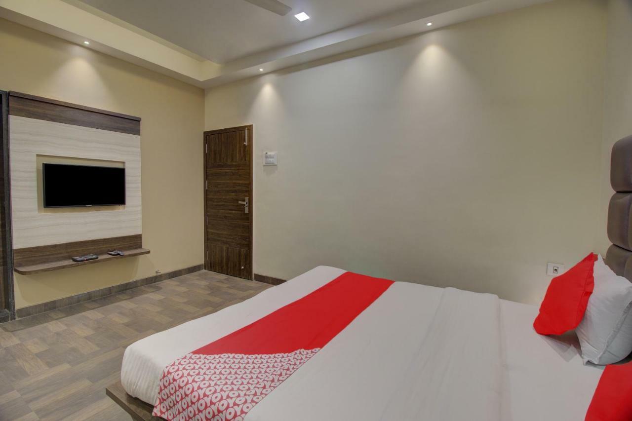 Oyo 35844 Hotel Lotus Residency Sāngli Eksteriør bilde